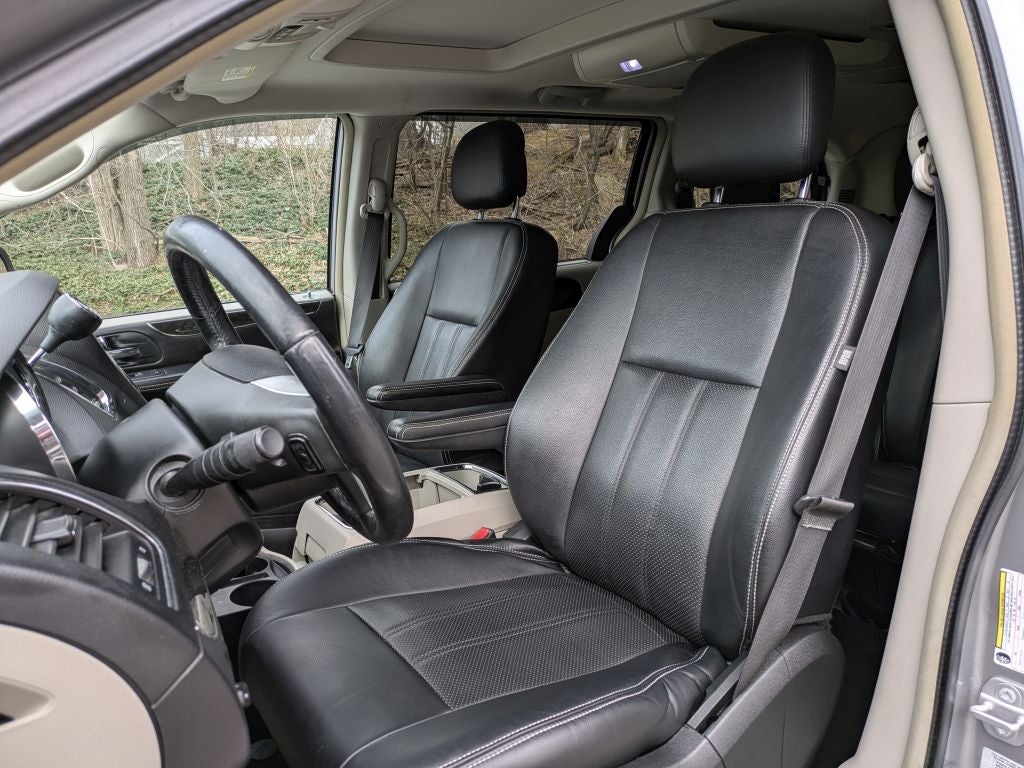 2016 Chrysler Town & Country Touring-L Anniversary Edition