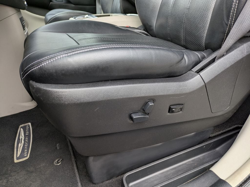 2016 Chrysler Town & Country Touring-L Anniversary Edition