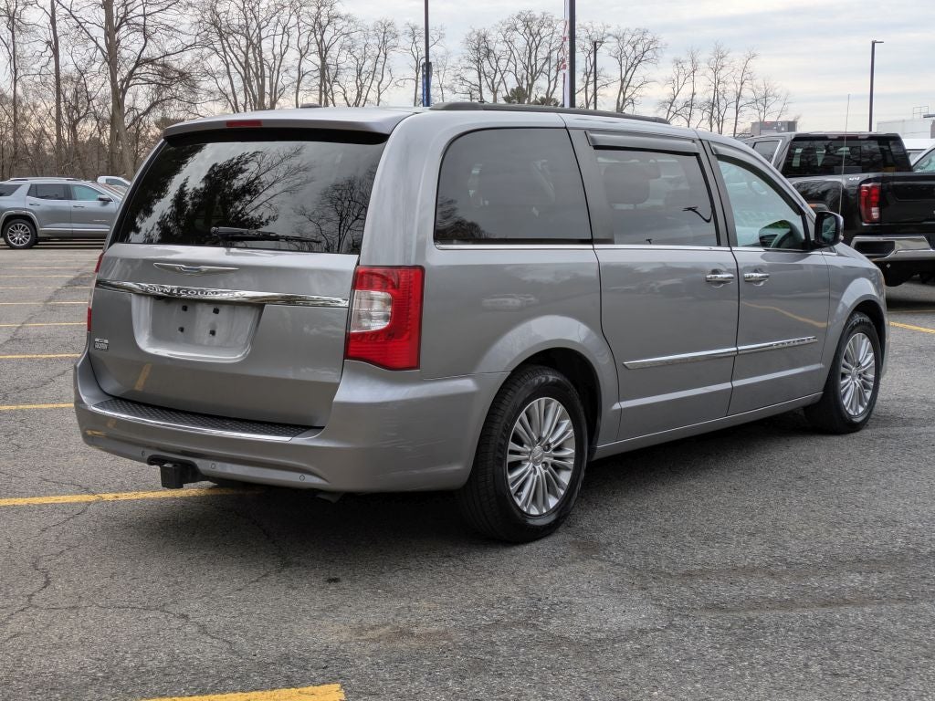 2016 Chrysler Town & Country Touring-L Anniversary Edition