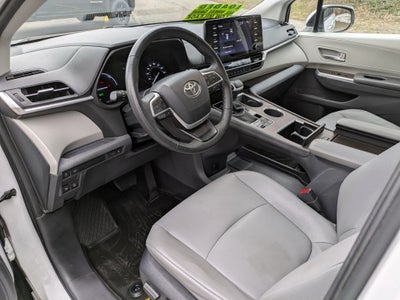 2023 Toyota Sienna XLE
