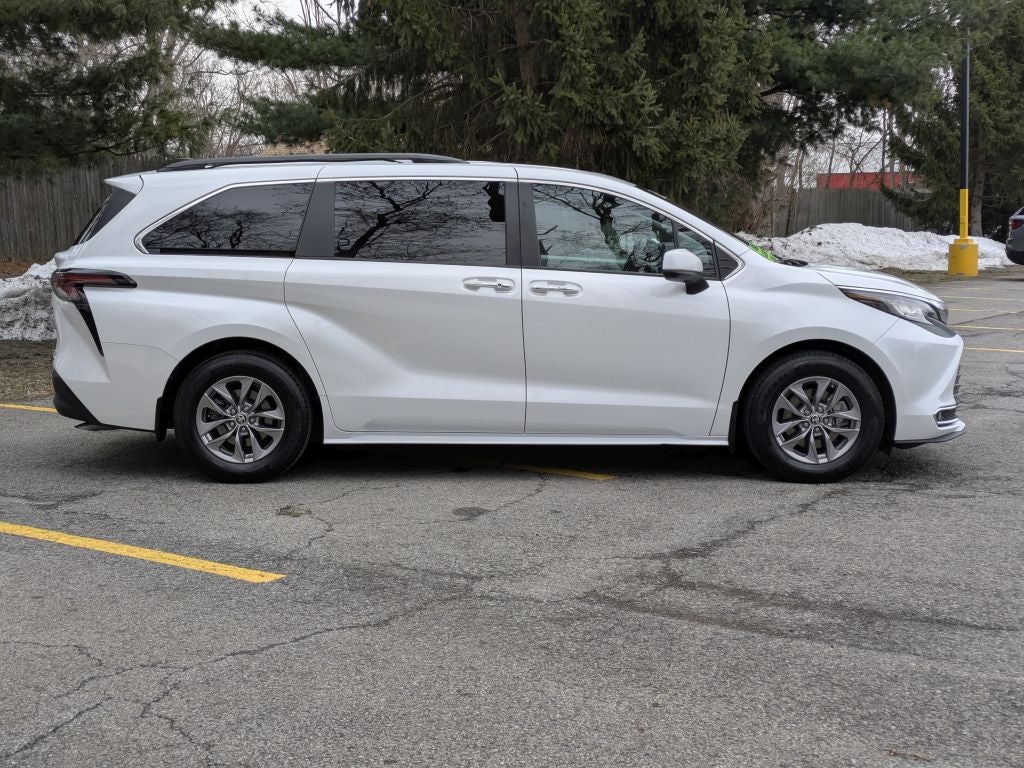 2023 Toyota Sienna XLE