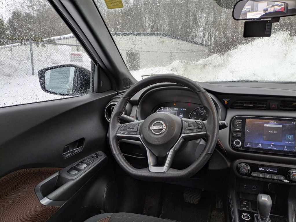2022 Nissan Kicks SR