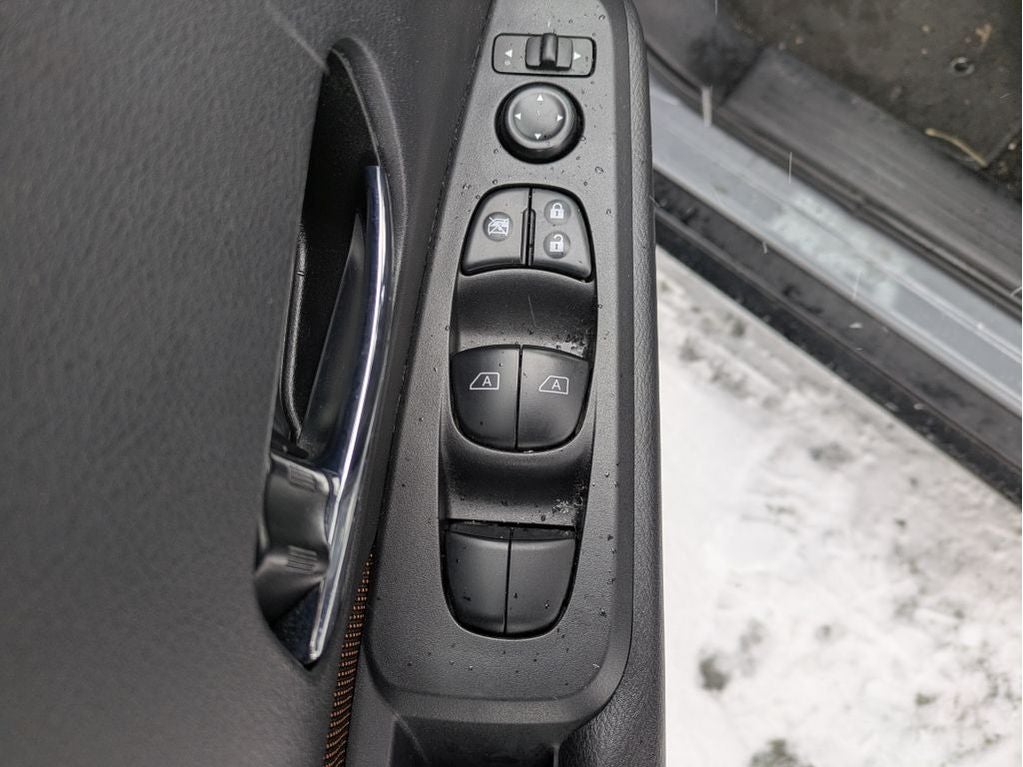 2022 Nissan Kicks SR