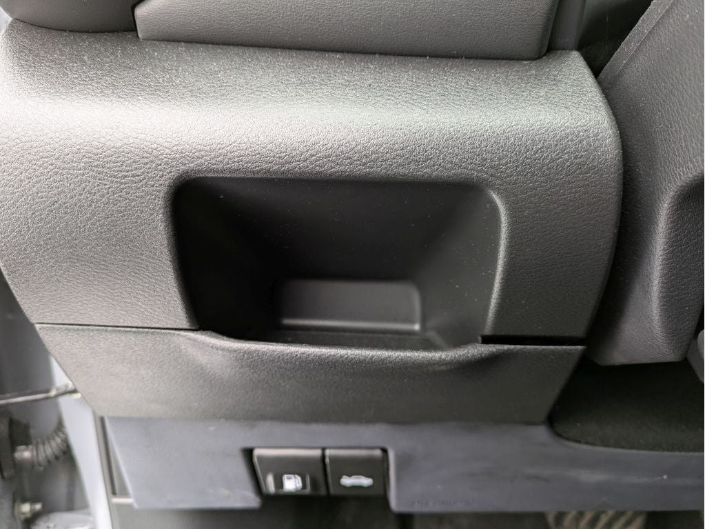 2022 Nissan Kicks SR