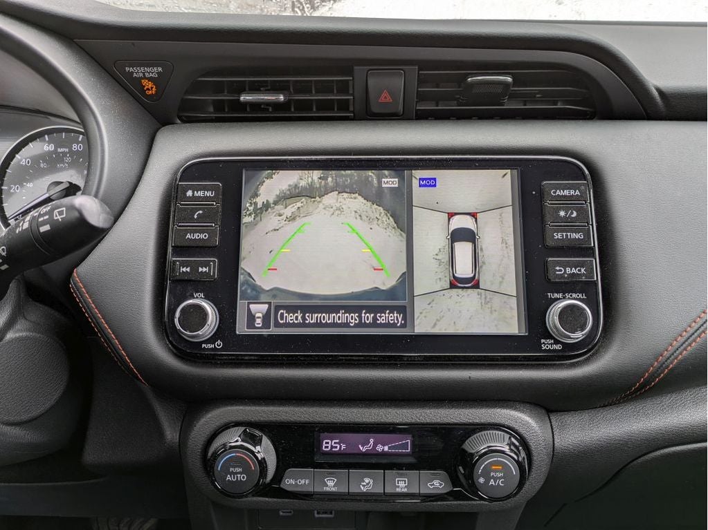 2022 Nissan Kicks SR