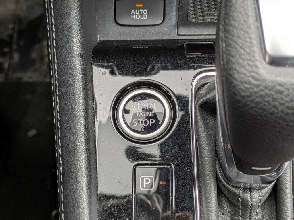 2022 Nissan Kicks SR