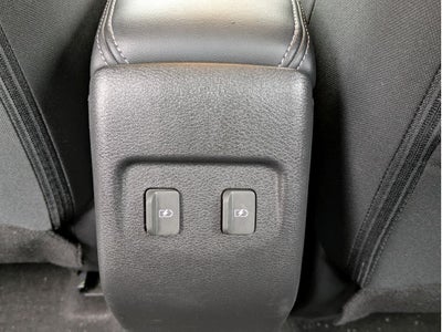 2022 Nissan Kicks SR