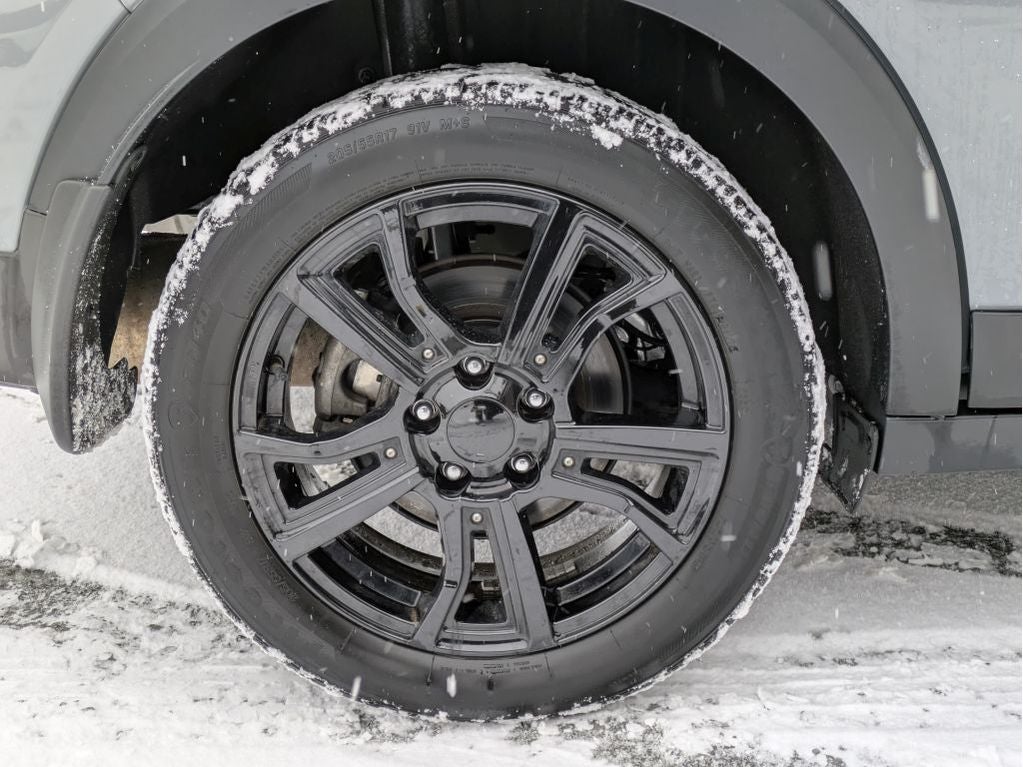 2022 Nissan Kicks SR