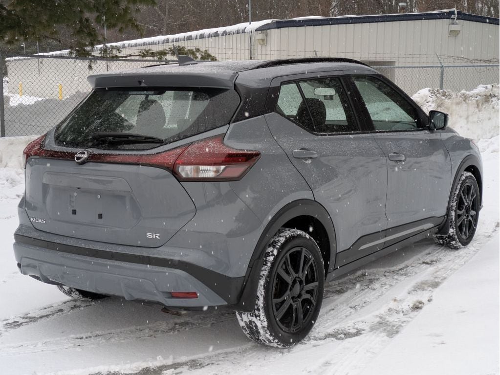 2022 Nissan Kicks SR