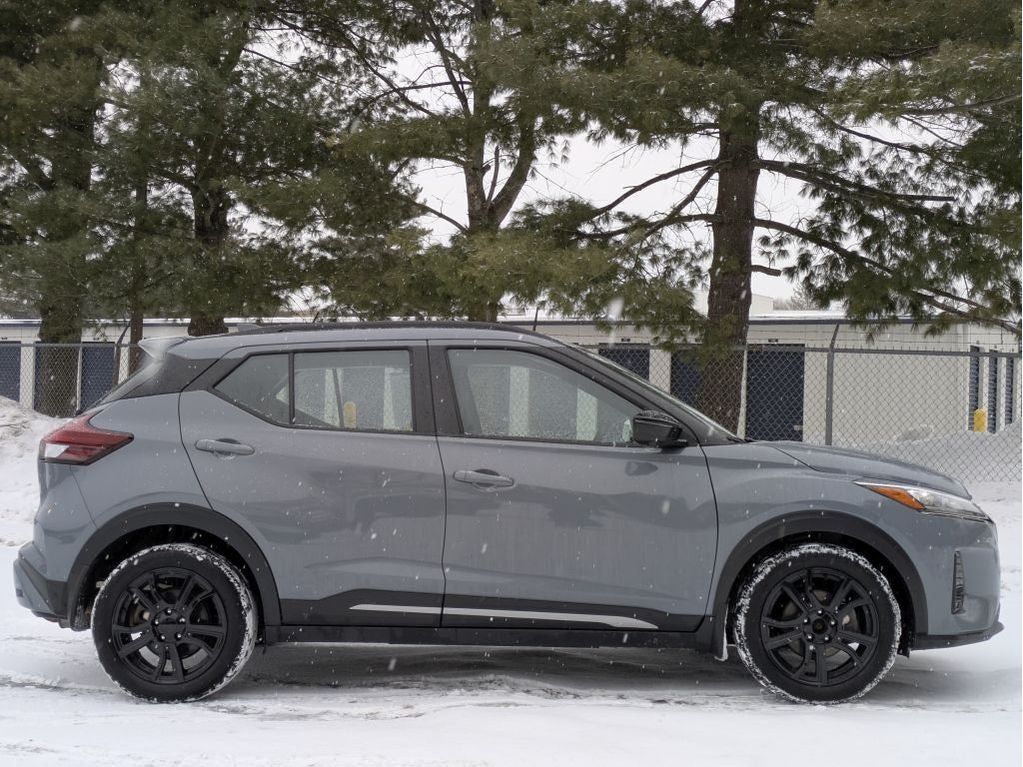 2022 Nissan Kicks SR