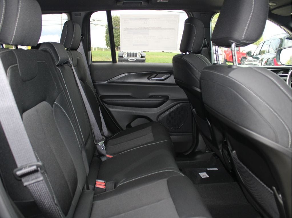 2025 Jeep Grand Cherokee Laredo X