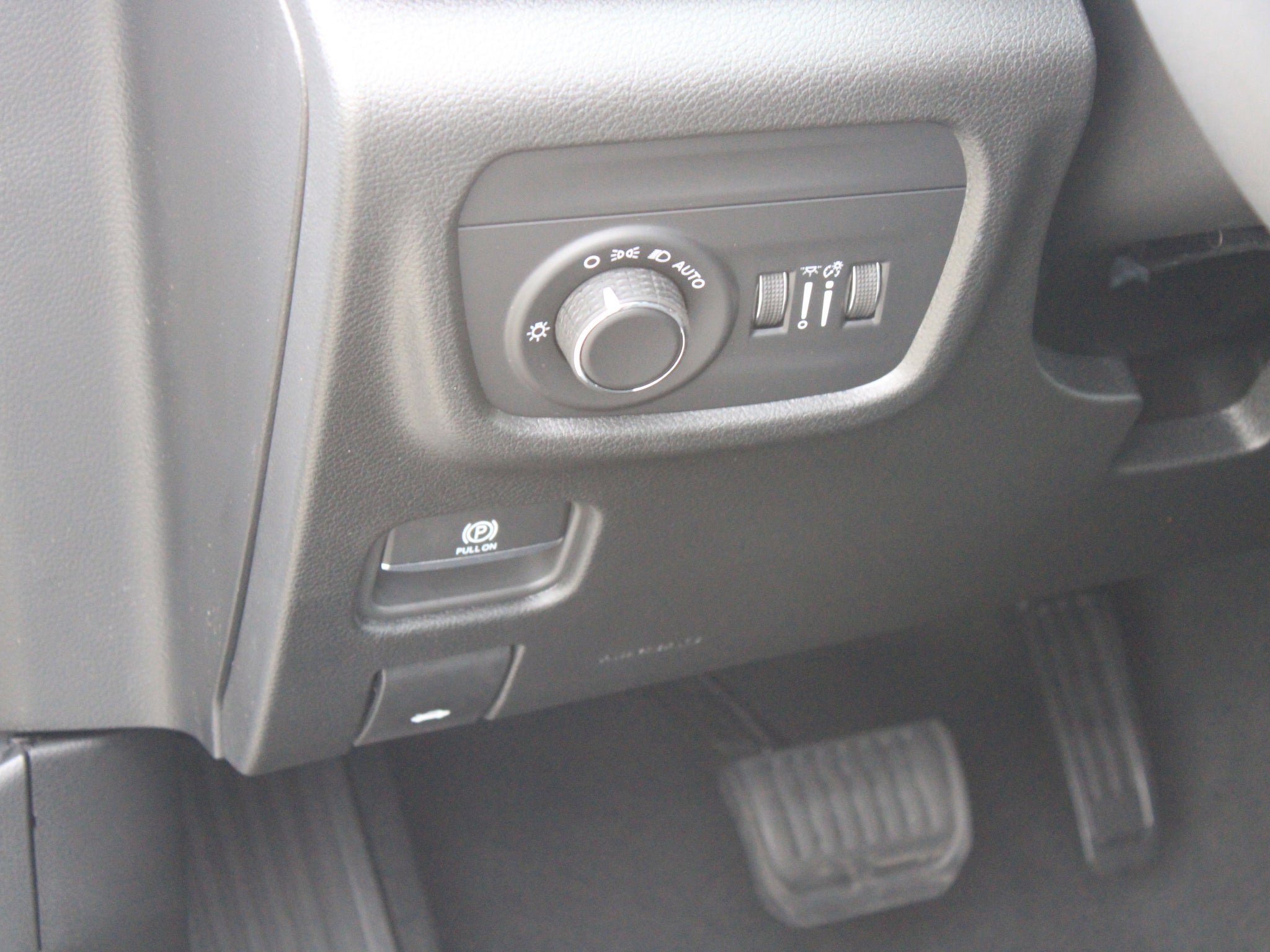 2027 Jeep Grand Cherokee Laredo X