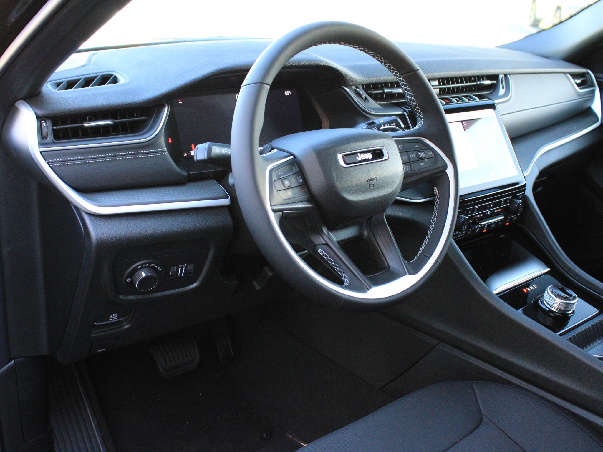 2027 Jeep Grand Cherokee Laredo X