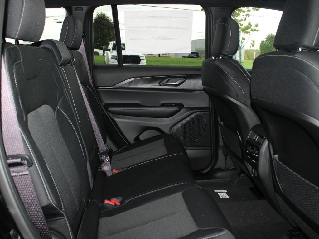 2025 Jeep Grand Cherokee Laredo X