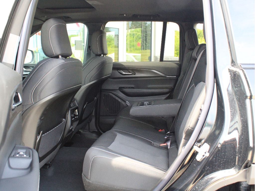 2026 Jeep Grand Cherokee Laredo X