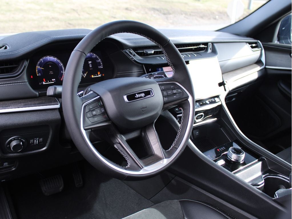 2026 Jeep Grand Cherokee Laredo Altitude