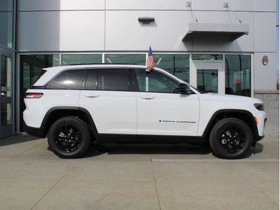 2026 Jeep Grand Cherokee Laredo Altitude