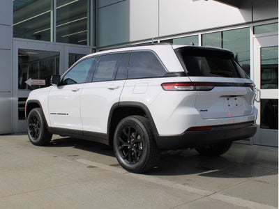 2026 Jeep Grand Cherokee Laredo Altitude