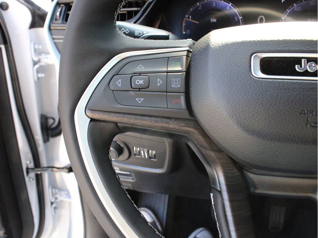 2026 Jeep Grand Cherokee Laredo Altitude