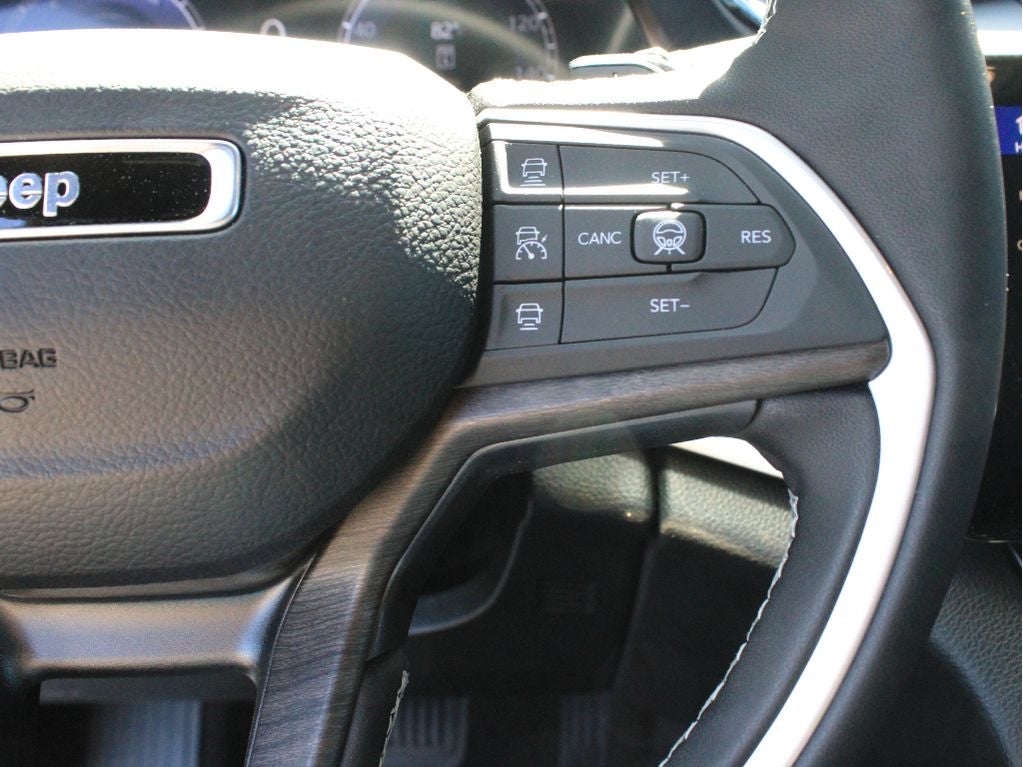 2026 Jeep Grand Cherokee Laredo Altitude