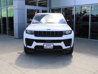 2026 Jeep Grand Cherokee Laredo Altitude