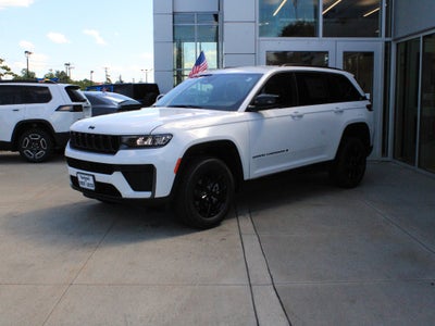 2026 Jeep Grand Cherokee Laredo Altitude