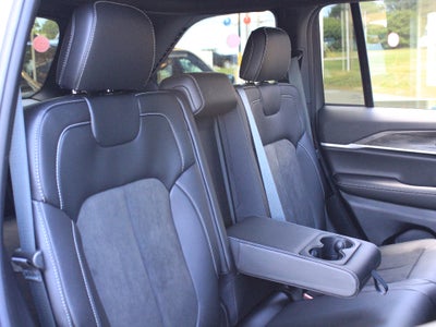 2026 Jeep Grand Cherokee Laredo Altitude