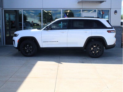 2026 Jeep Grand Cherokee Laredo Altitude