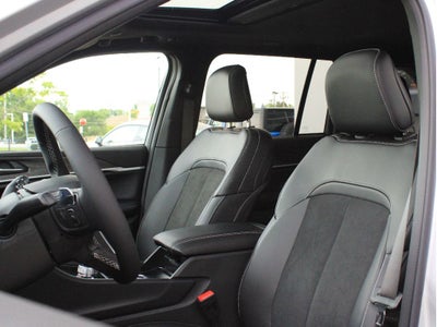 2026 Jeep Grand Cherokee Laredo Altitude