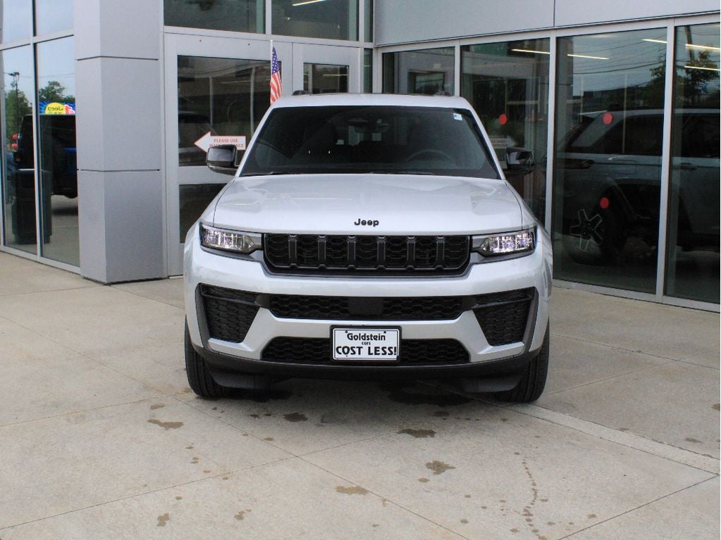 2026 Jeep Grand Cherokee Laredo Altitude