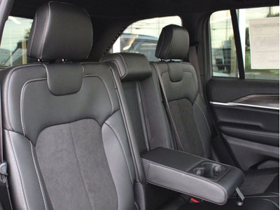 2026 Jeep Grand Cherokee Laredo Altitude