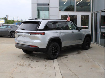 2026 Jeep Grand Cherokee Laredo Altitude