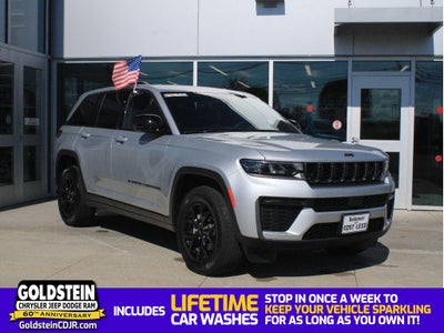 2026 Jeep Grand Cherokee Laredo Altitude