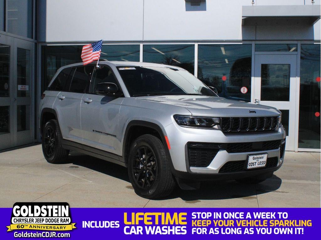 2026 Jeep Grand Cherokee Laredo Altitude