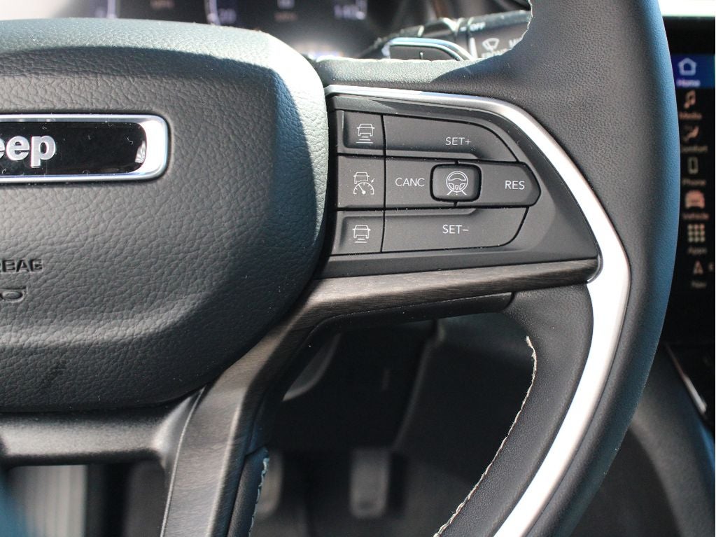 2026 Jeep Grand Cherokee Laredo Altitude
