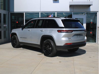 2026 Jeep Grand Cherokee Laredo Altitude
