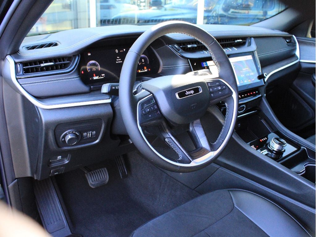 2026 Jeep Grand Cherokee Laredo Altitude