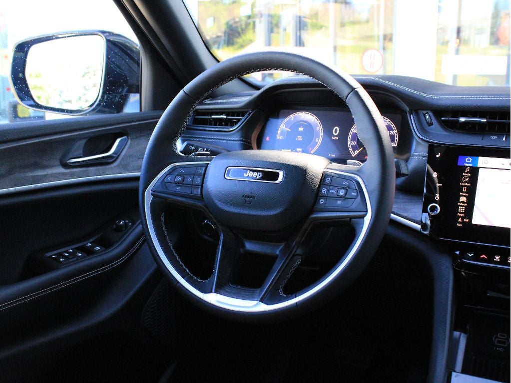 2026 Jeep Grand Cherokee Laredo Altitude