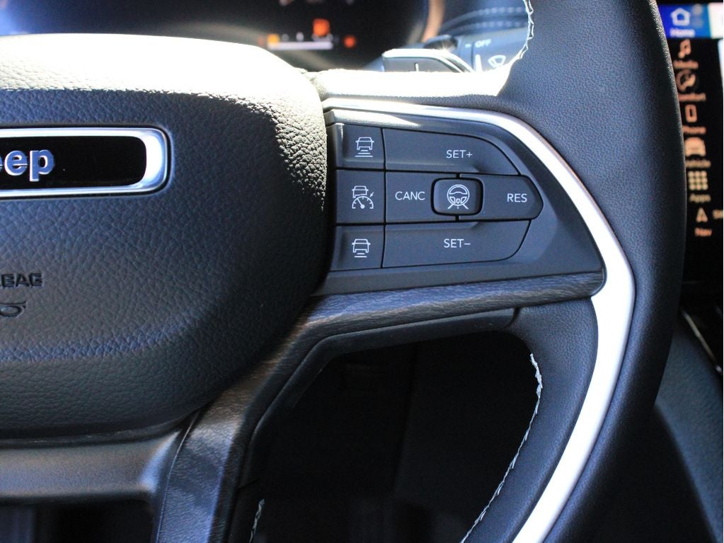 2026 Jeep Grand Cherokee Laredo Altitude