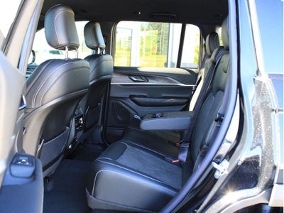 2026 Jeep Grand Cherokee Laredo Altitude