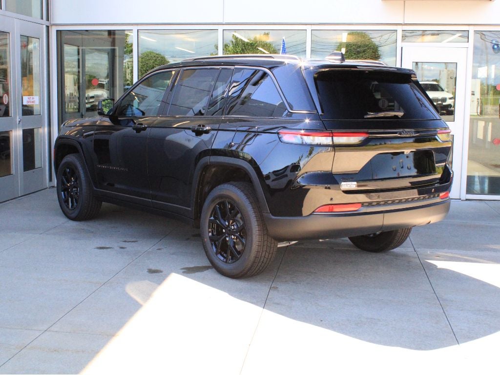 2026 Jeep Grand Cherokee Laredo Altitude