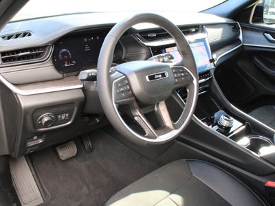 2027 Jeep Grand Cherokee Laredo Altitude