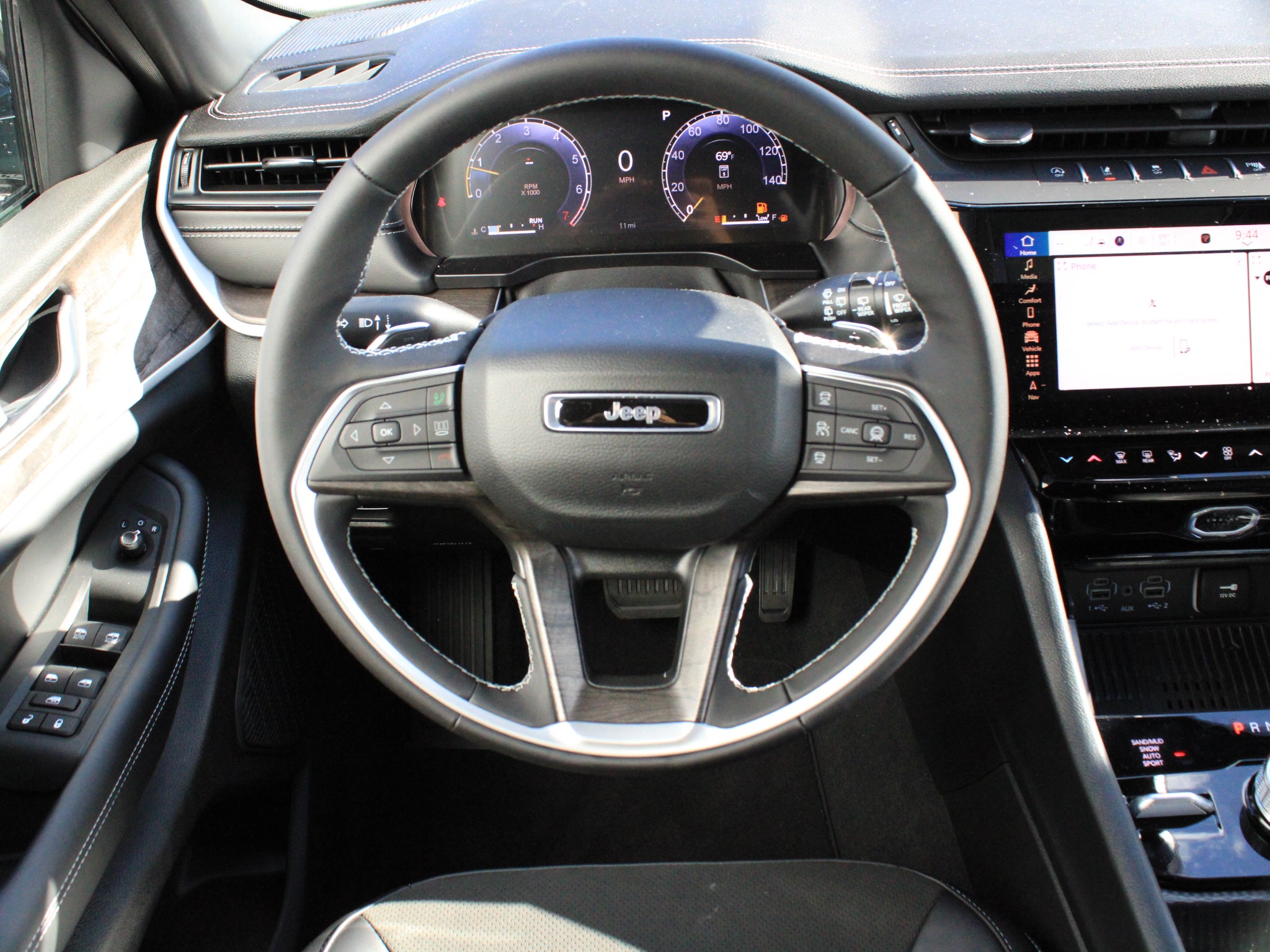 2027 Jeep Grand Cherokee Laredo Altitude