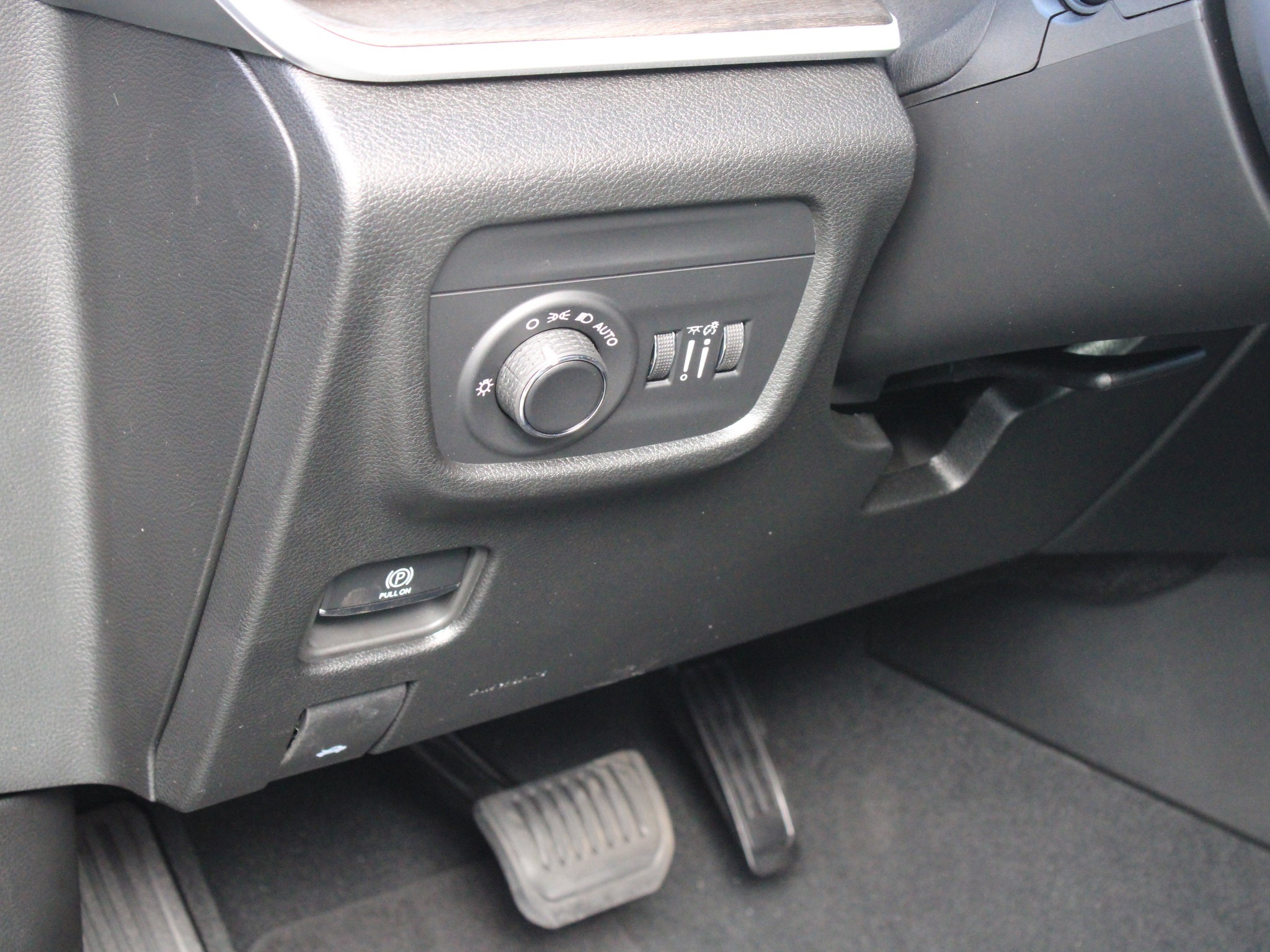 2027 Jeep Grand Cherokee Laredo Altitude