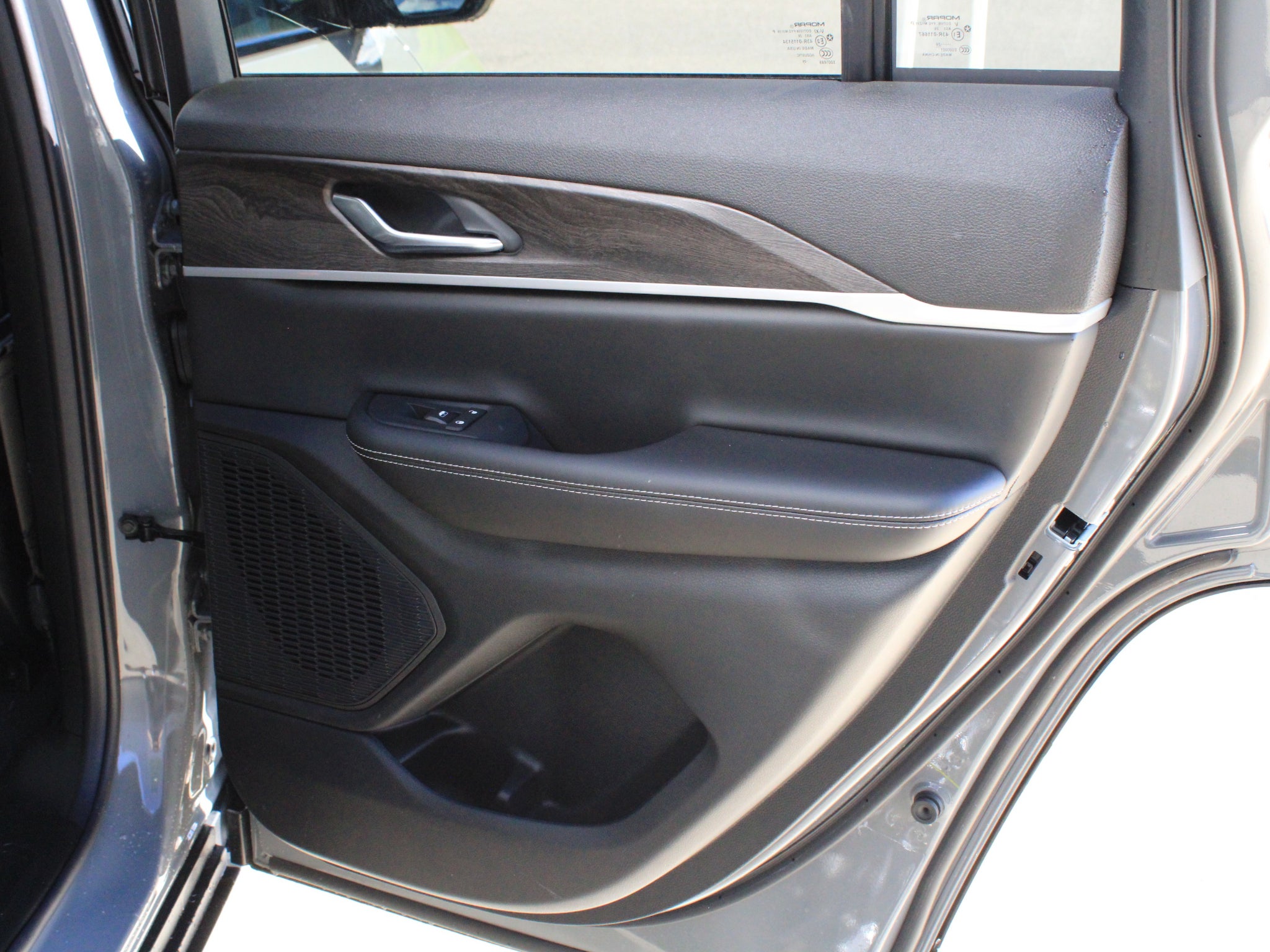 2027 Jeep Grand Cherokee Laredo Altitude