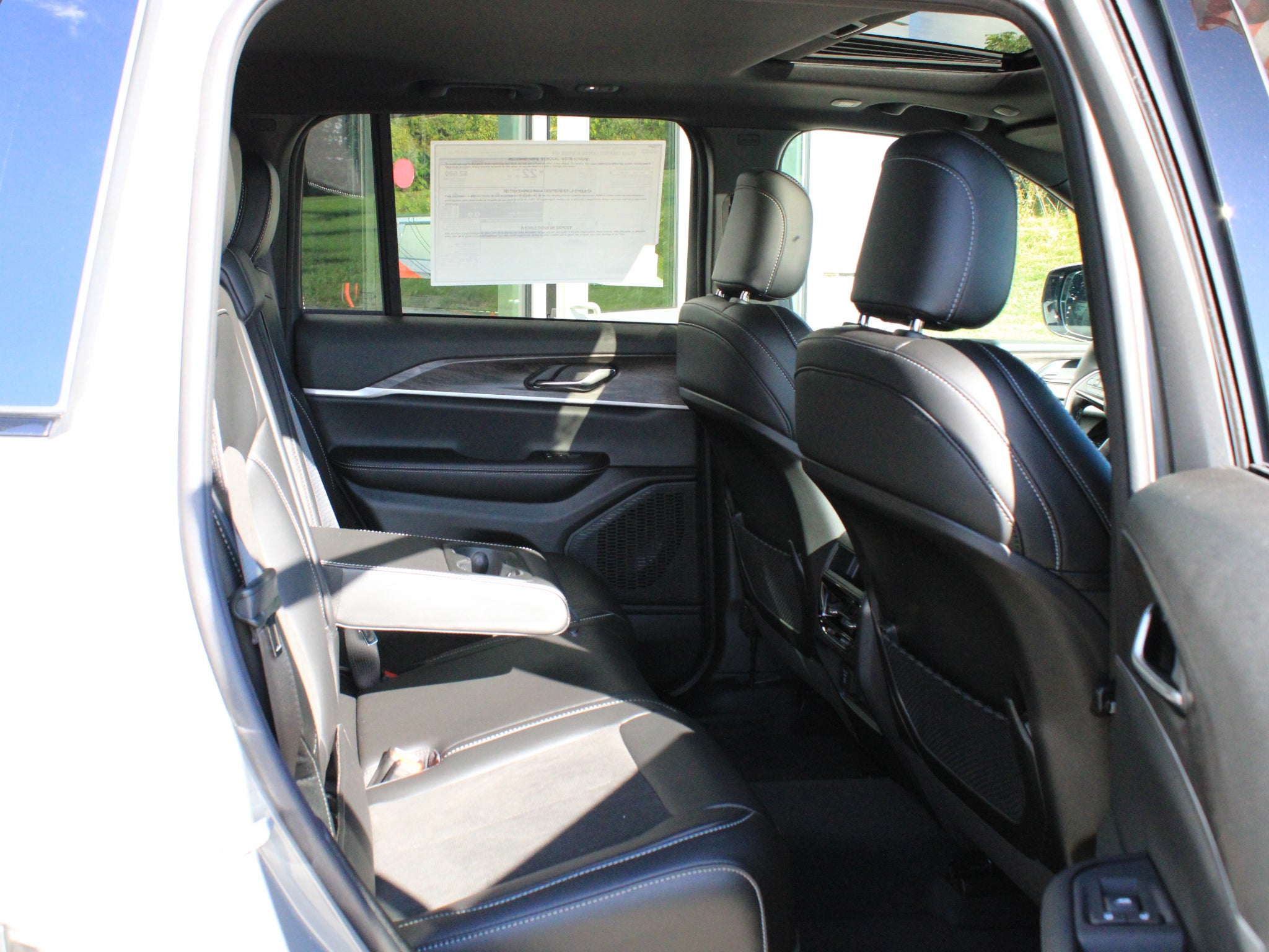 2027 Jeep Grand Cherokee Laredo Altitude