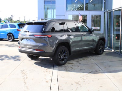2027 Jeep Grand Cherokee Laredo Altitude