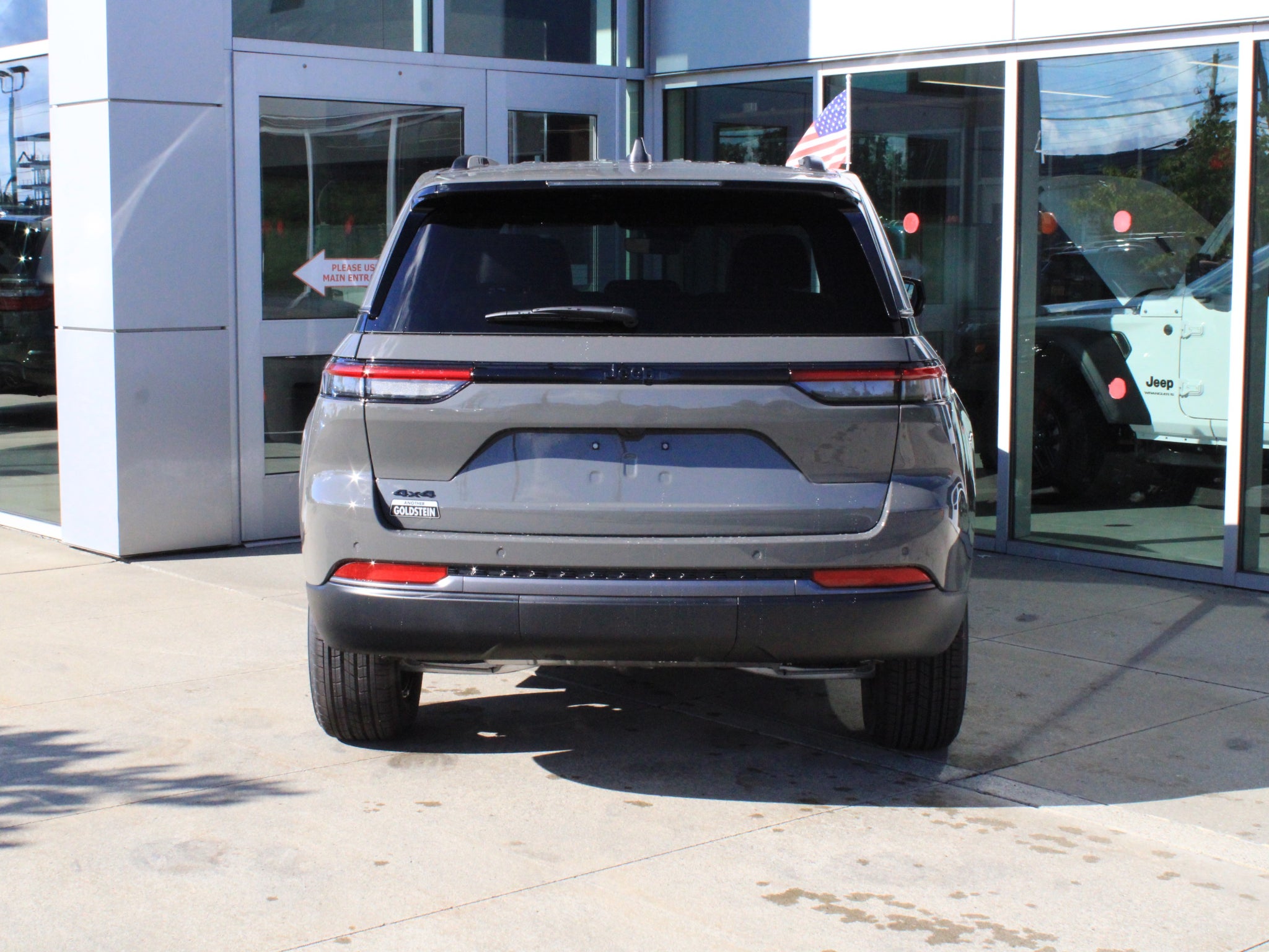 2027 Jeep Grand Cherokee Laredo Altitude