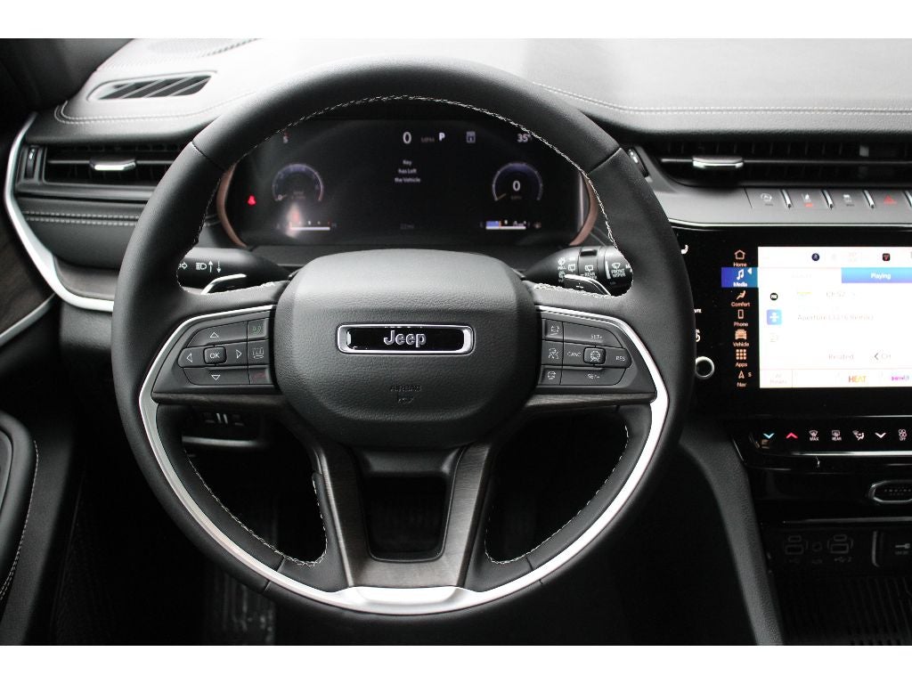 2026 Jeep Grand Cherokee Laredo Altitude