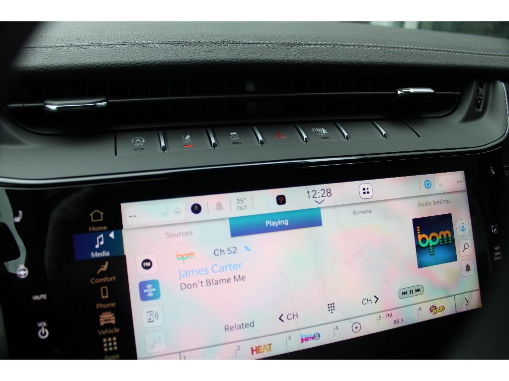 2026 Jeep Grand Cherokee Laredo Altitude